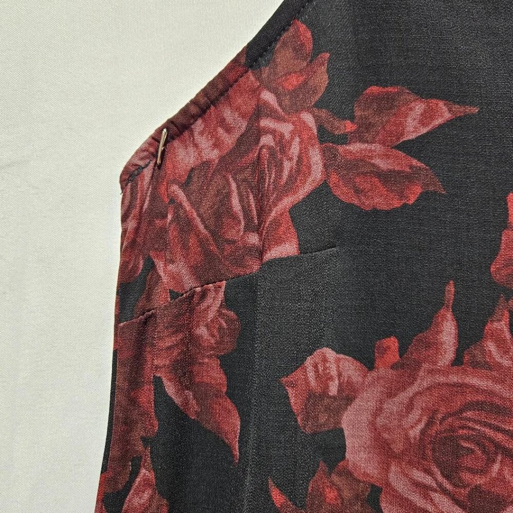 TORRID BLACK RED BURGUNDY ROSES SLEEVELESS V-NECK GOTH TOP 0 (L) - Picture 4 of 12